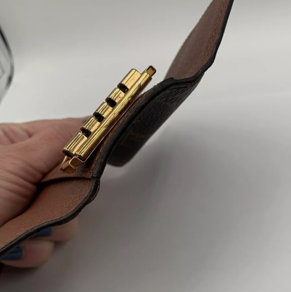 LV 4 ring key chain - Picture 14 of 16